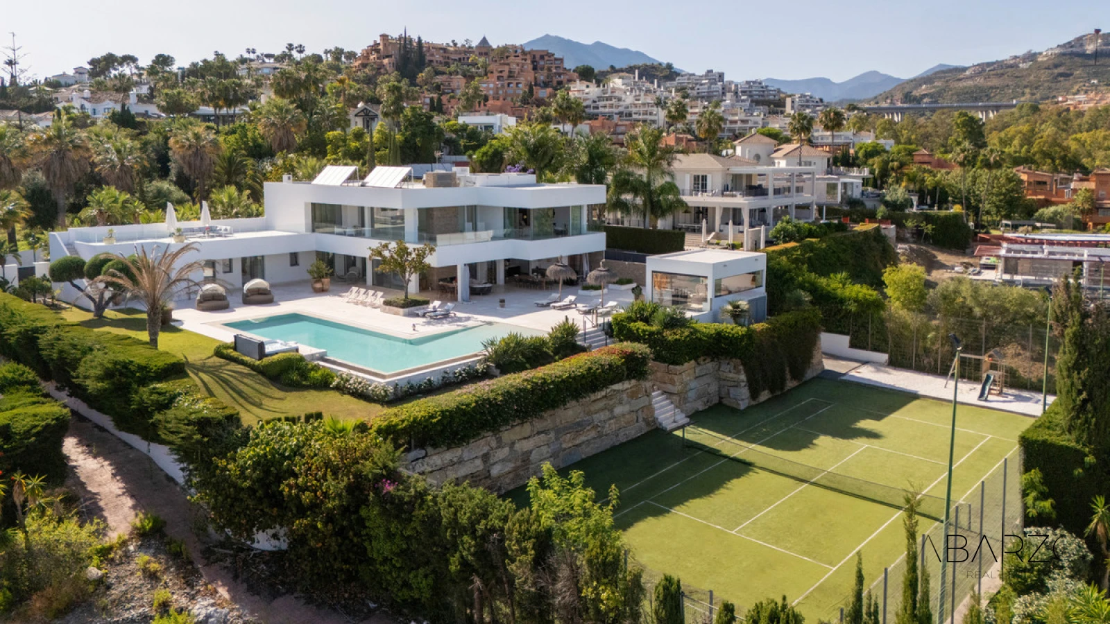 Villa in La Cerquilla, Nueva Andalucía with Panoramic Views and Private Tennis Court — interior, Nueva Andalucía, Marbella (46 of 48)