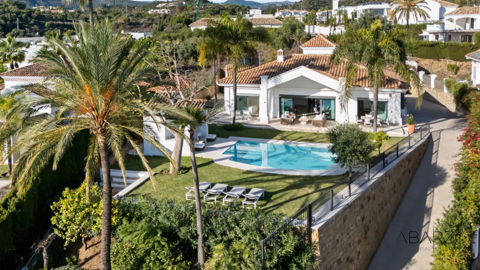 Villa in Haza del Conde, Nueva Andalucía with Sea Views and Private Pool — luxury property for sale in Nueva Andalucía, Marbella
