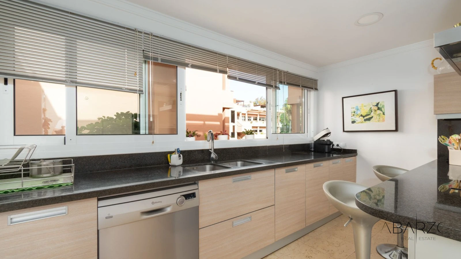 Spacious 3-Bedroom Apartment in Magna Marbella with Panoramic Golf and Sea Views — interior, Nueva Andalucía, Marbella (7 of 31)