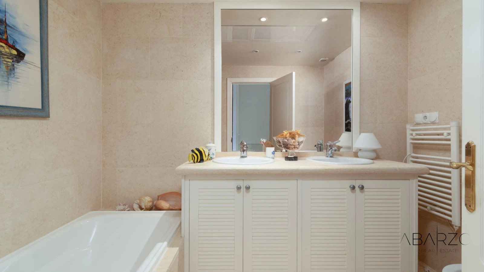Spacious 3-Bedroom Apartment in Magna Marbella with Panoramic Golf and Sea Views — interior, Nueva Andalucía, Marbella (27 of 31)