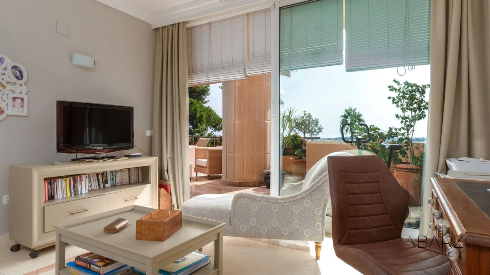 Spacious 3-Bedroom Apartment in Magna Marbella with Panoramic Golf and Sea Views — interior, Nueva Andalucía, Marbella (31 of 31)