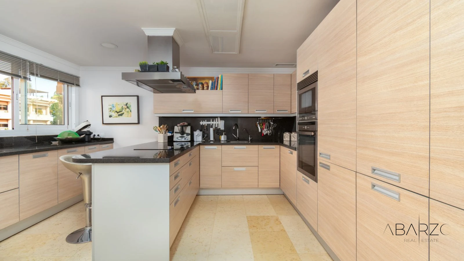 Spacious 3-Bedroom Apartment in Magna Marbella with Panoramic Golf and Sea Views — interior, Nueva Andalucía, Marbella (8 of 31)