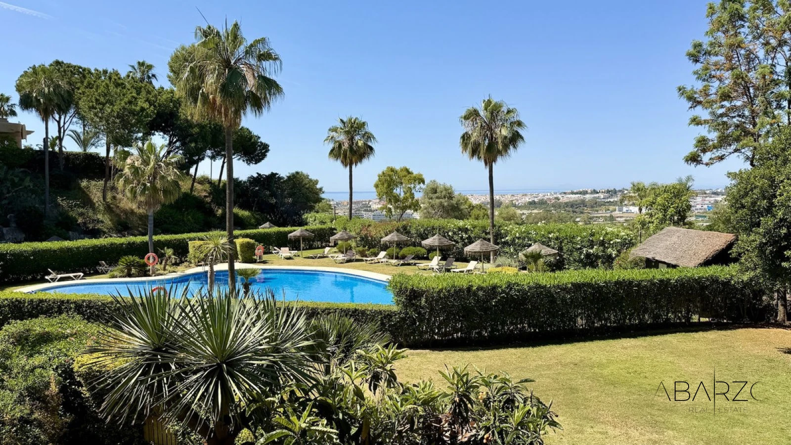 Spacious 3-Bedroom Apartment in Magna Marbella with Panoramic Golf and Sea Views — interior, Nueva Andalucía, Marbella (3 of 31)