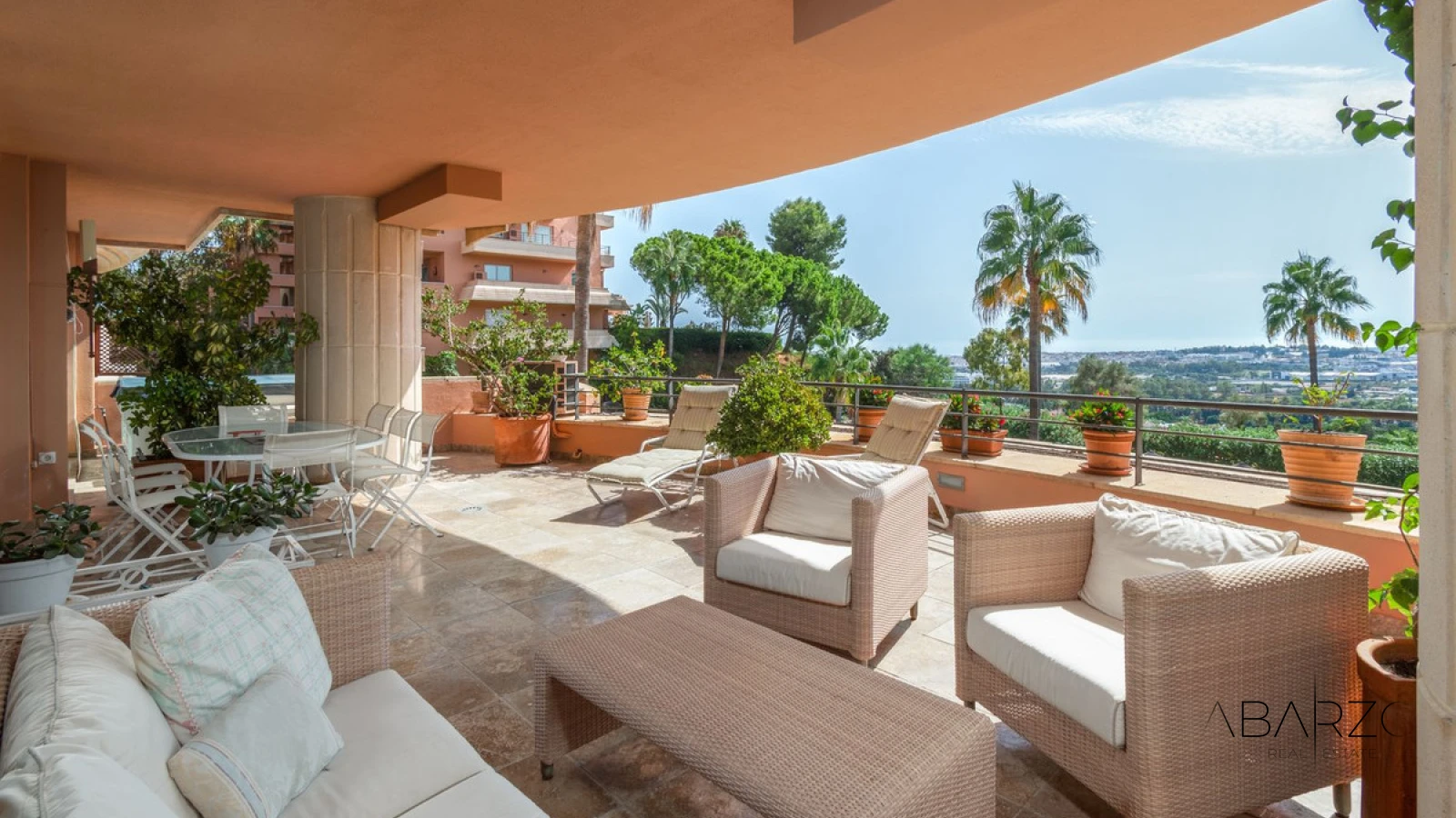Spacious 3-Bedroom Apartment in Magna Marbella with Panoramic Golf and Sea Views — interior, Nueva Andalucía, Marbella (9 of 31)