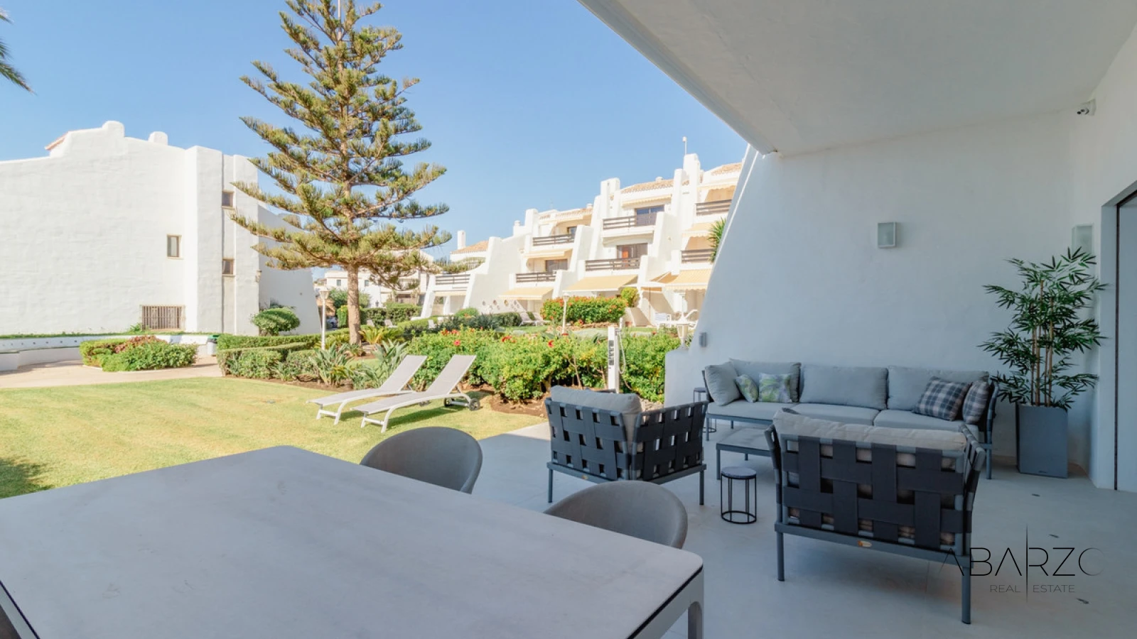 Modern townhouse in Coral Beach Marbella with sea access and 4 bedrooms — interior, Golden Mile, Marbella (5 of 47)