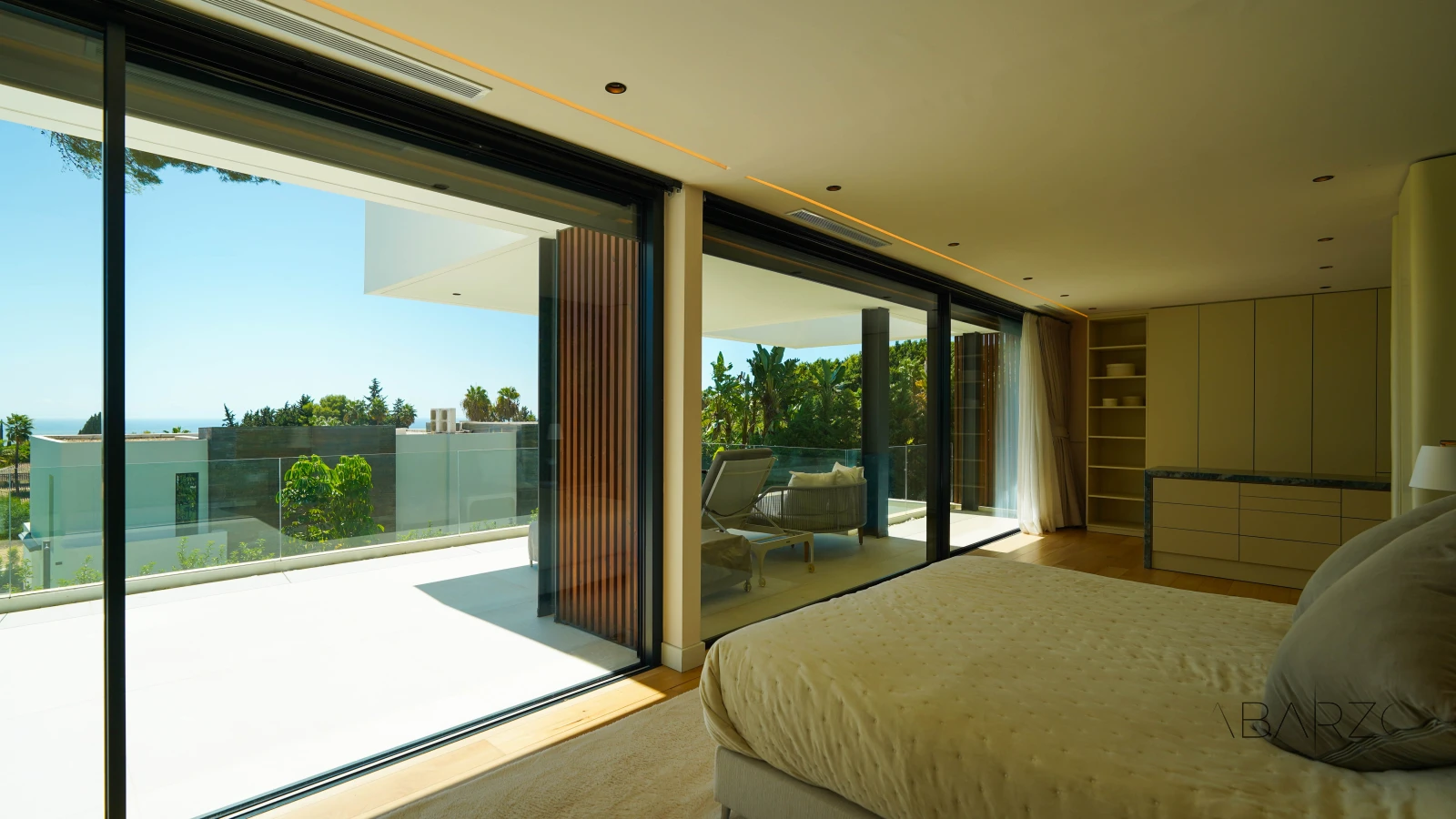 Contemporary villa in Sierra Blanca, Marbella with pool and sea views — interior, Golden Mile, Marbella (30 of 73)
