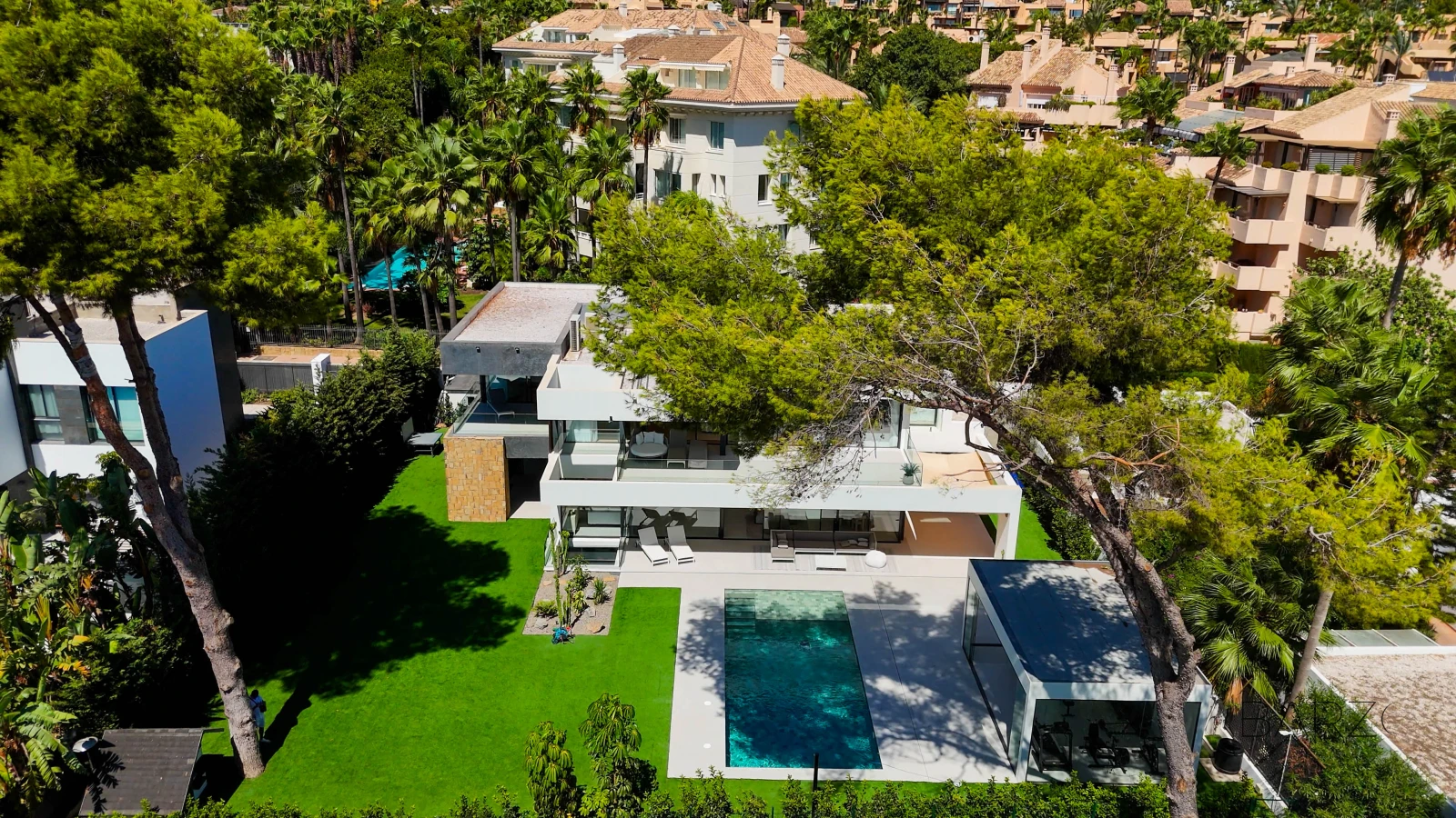 Contemporary villa in Sierra Blanca, Marbella with pool and sea views — interior, Golden Mile, Marbella (57 of 73)