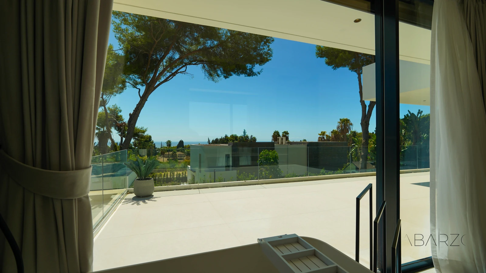 Contemporary villa in Sierra Blanca, Marbella with pool and sea views — interior, Golden Mile, Marbella (37 of 73)