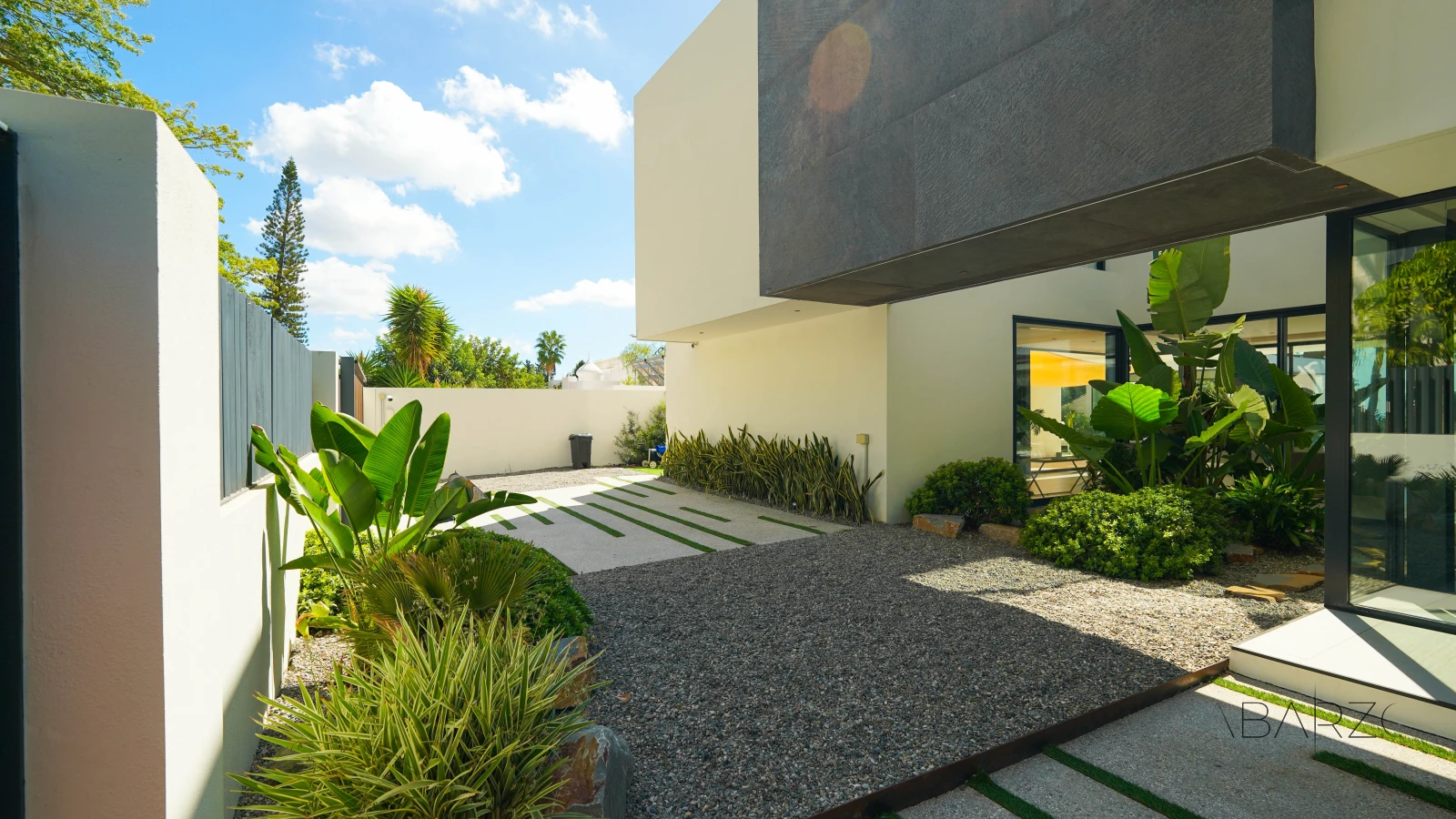Contemporary villa in Sierra Blanca, Marbella with pool and sea views — interior, Golden Mile, Marbella (70 of 73)