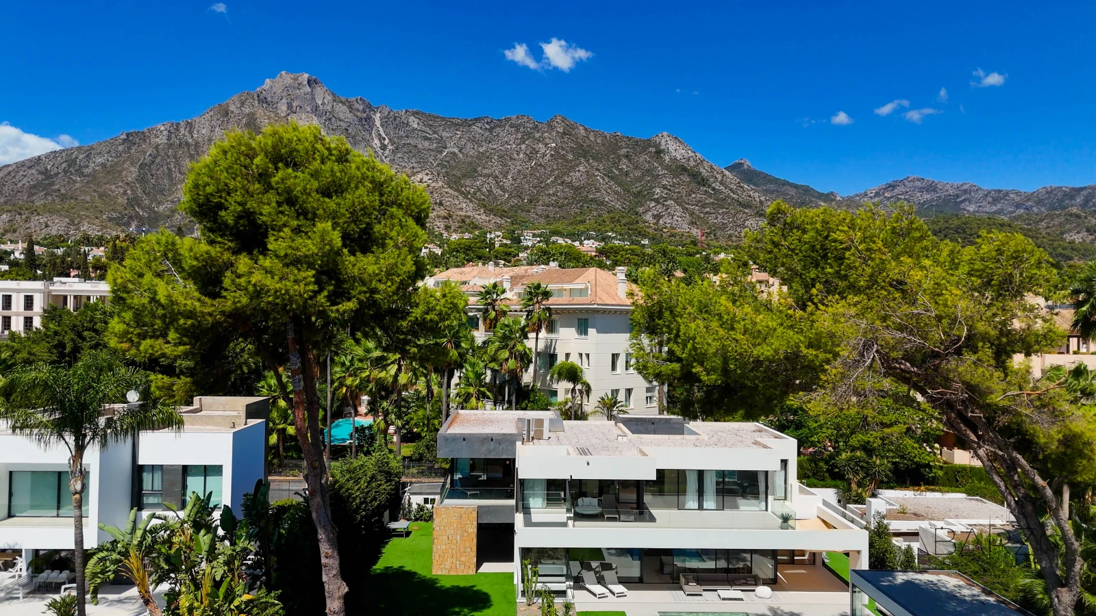 Contemporary villa in Sierra Blanca, Marbella with pool and sea views — interior, Golden Mile, Marbella (58 of 73)