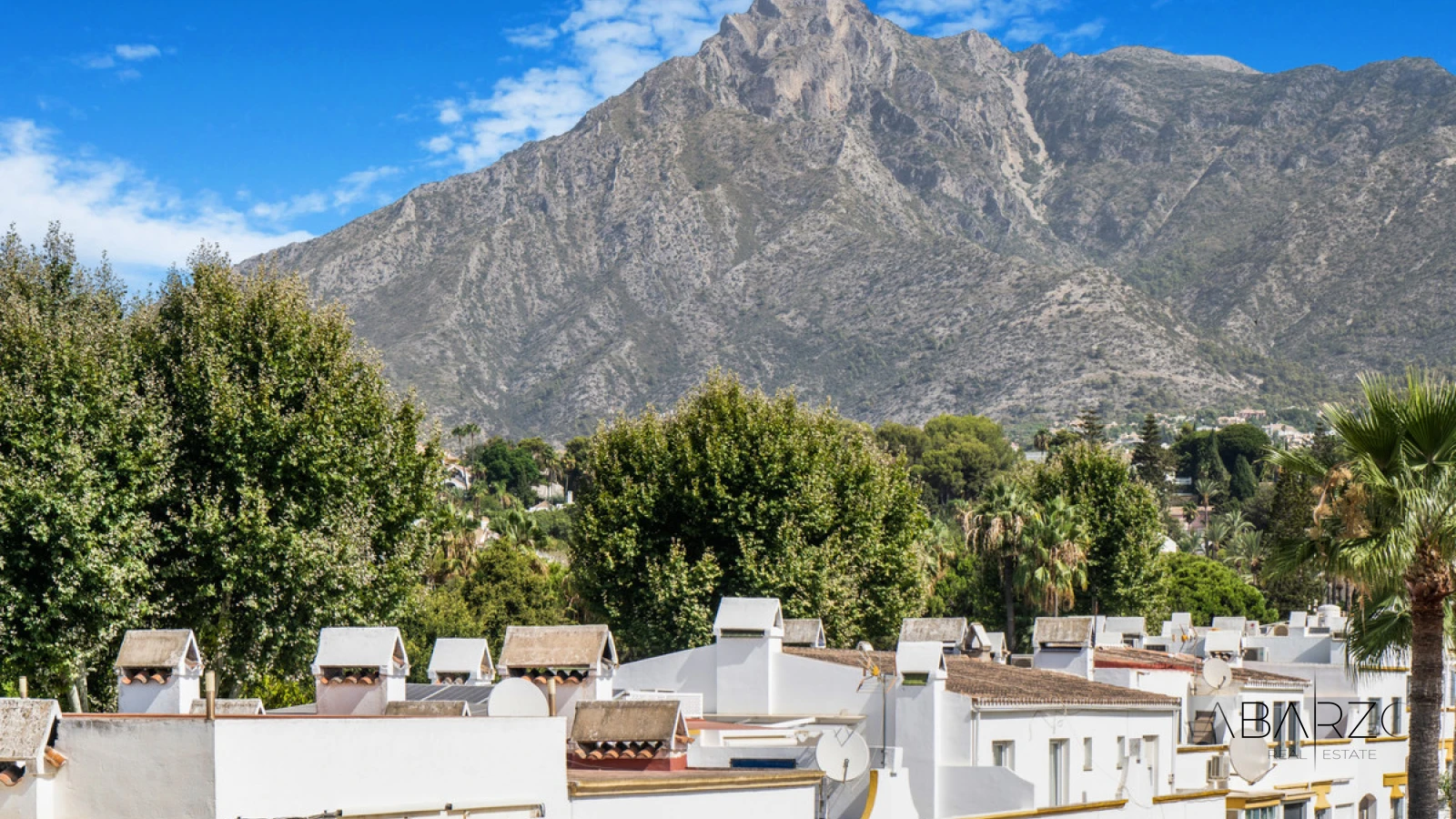 Frontline Beach Four-Bedroom End Townhouse in Marbella Golden Mile with Sea Views — interior, Golden Mile, Marbella (5 of 30)