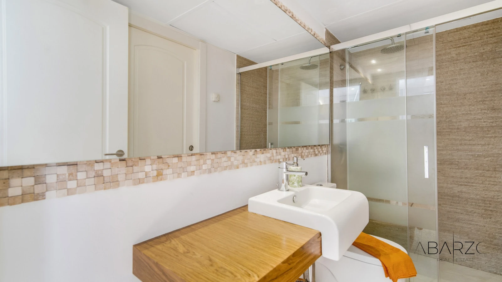 Frontline Beach Four-Bedroom End Townhouse in Marbella Golden Mile with Sea Views — interior, Golden Mile, Marbella (21 of 30)
