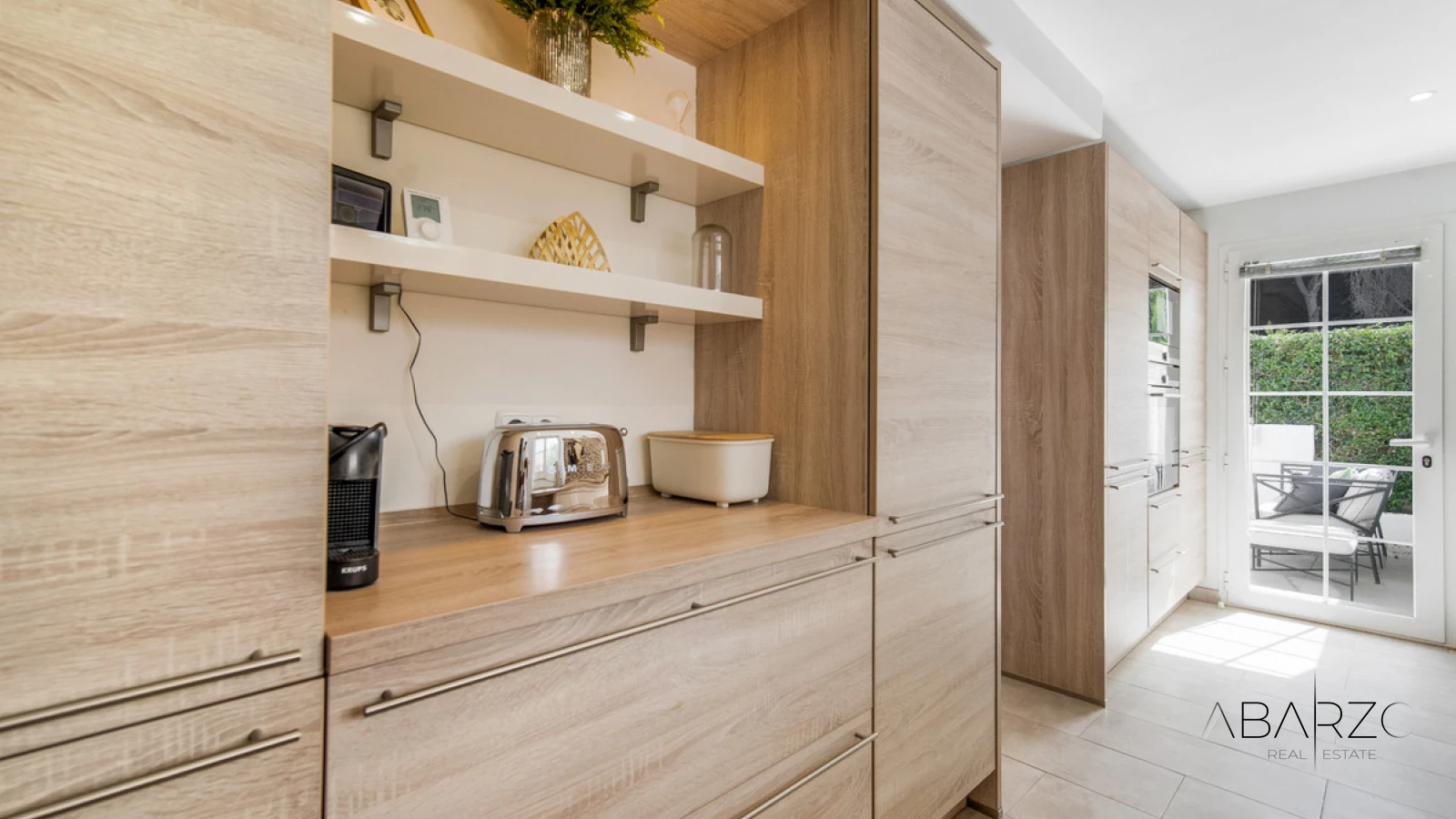 Frontline Beach Four-Bedroom End Townhouse in Marbella Golden Mile with Sea Views — interior, Golden Mile, Marbella (26 of 30)
