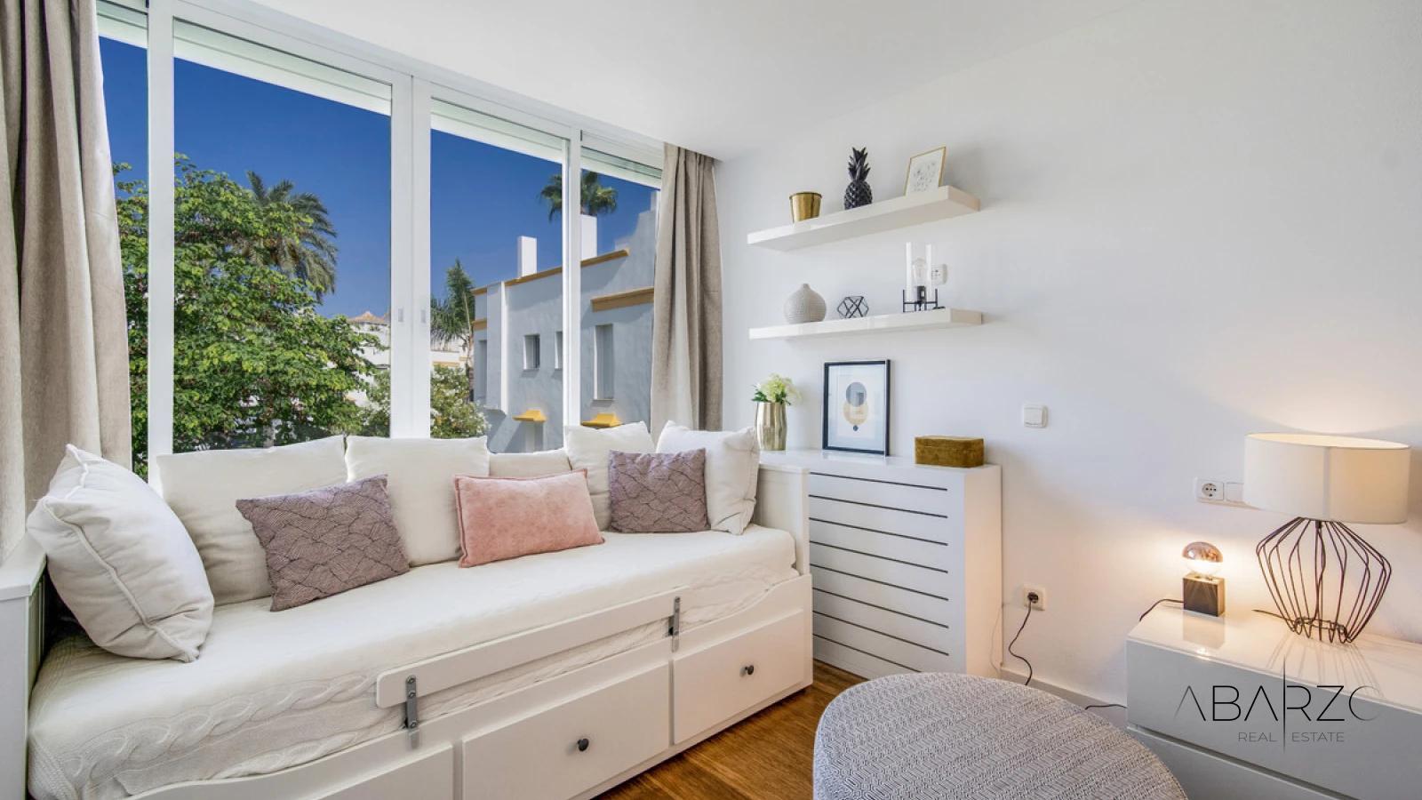 Frontline Beach Four-Bedroom End Townhouse in Marbella Golden Mile with Sea Views — interior, Golden Mile, Marbella (16 of 30)
