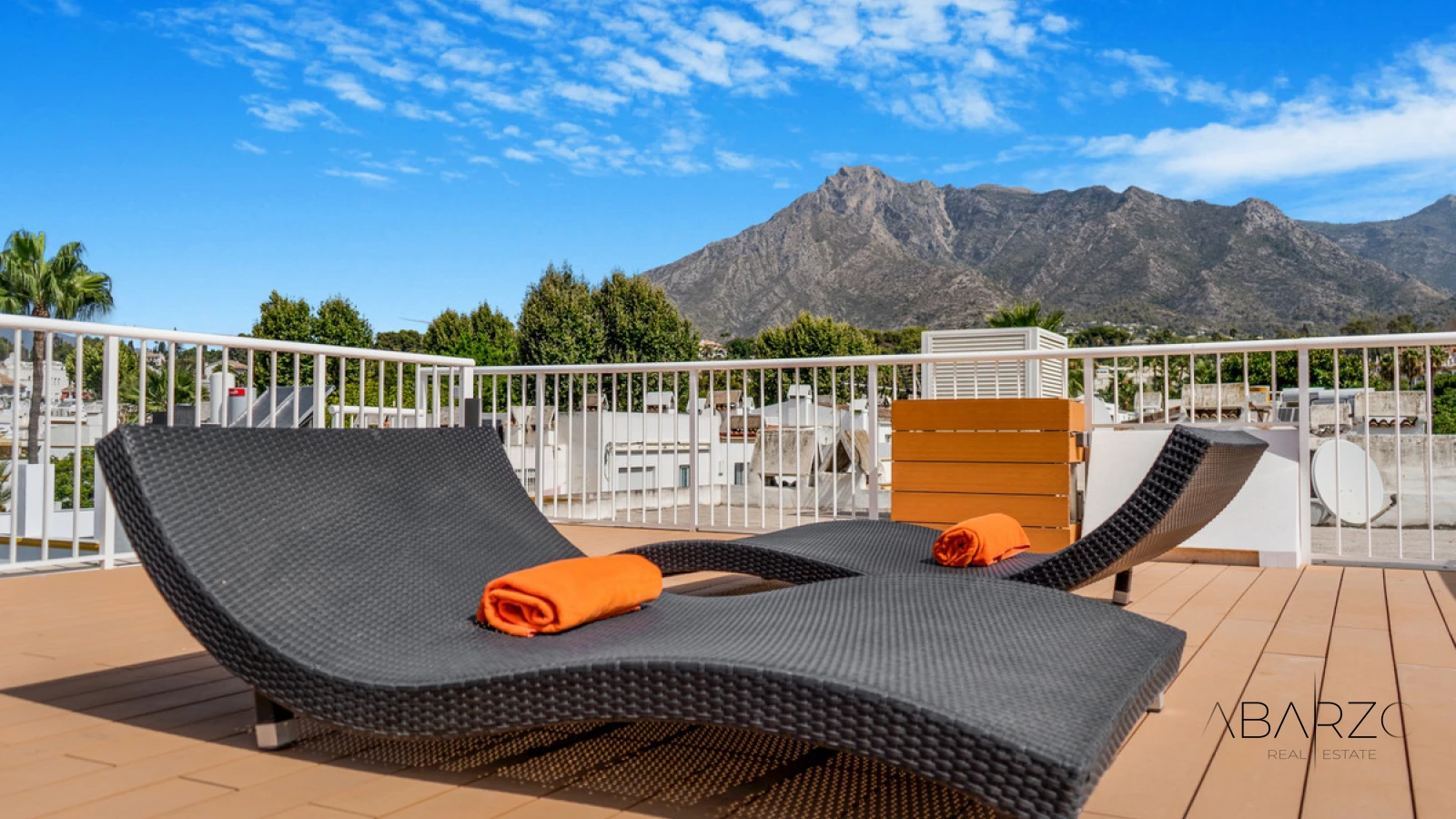 Frontline Beach Four-Bedroom End Townhouse in Marbella Golden Mile with Sea Views — interior, Golden Mile, Marbella (3 of 30)
