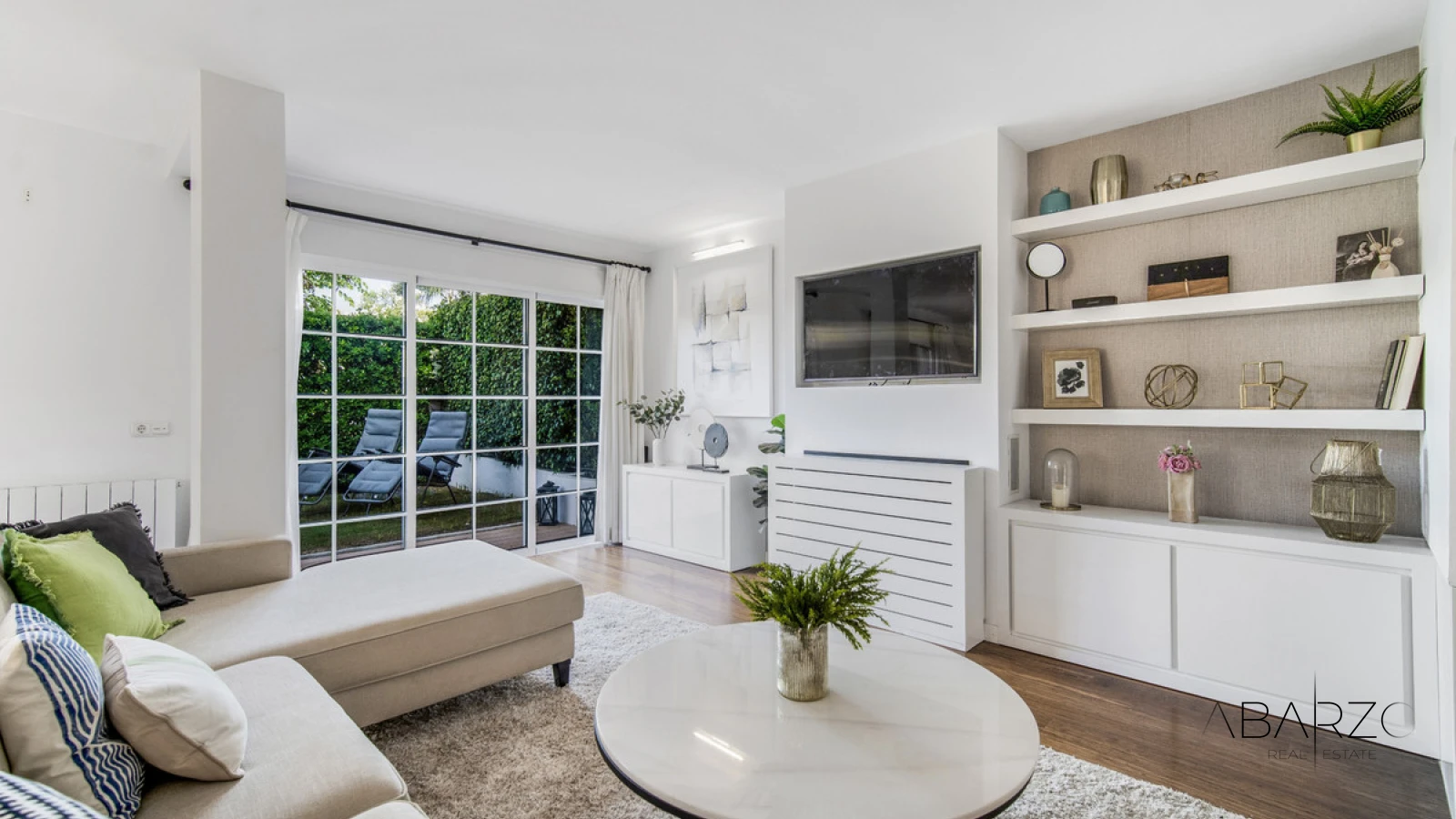 Frontline Beach Four-Bedroom End Townhouse in Marbella Golden Mile with Sea Views — interior, Golden Mile, Marbella (9 of 30)