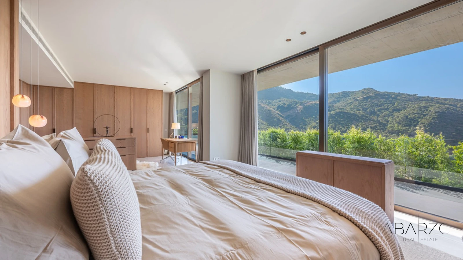 Contemporary hillside house with Mediterranean views and integrated design — interior, El Madroñal, Benahavís (21 of 49)