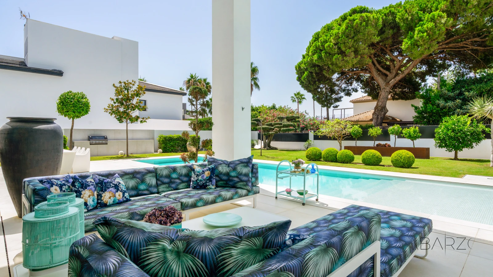 Magnificent Villa in Costa del Sol with Modern Design and Sea Proximity — interior, Cortijo Blanco, San Pedro de Alcántara (3 of 36)