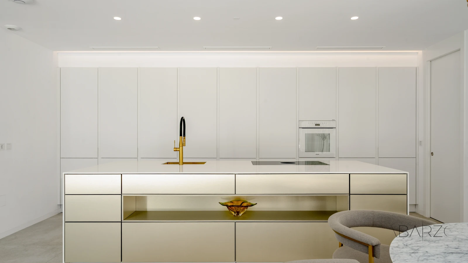 Magnificent Villa in Costa del Sol with Modern Design and Sea Proximity — interior, Cortijo Blanco, San Pedro de Alcántara (30 of 36)