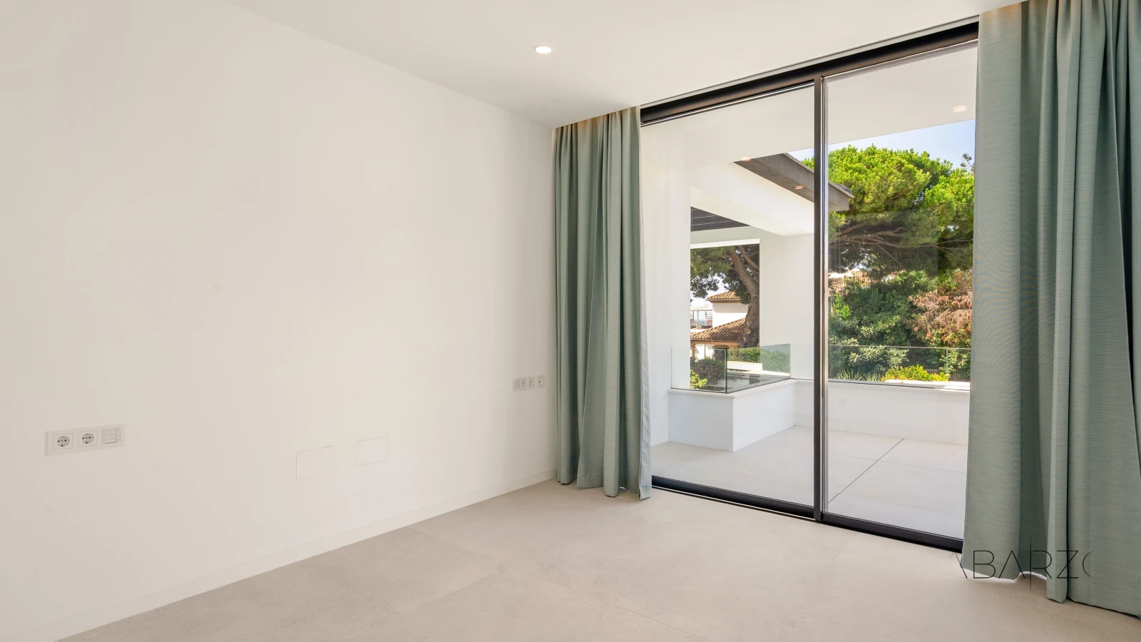 Magnificent Villa in Costa del Sol with Modern Design and Sea Proximity — interior, Cortijo Blanco, San Pedro de Alcántara (34 of 36)