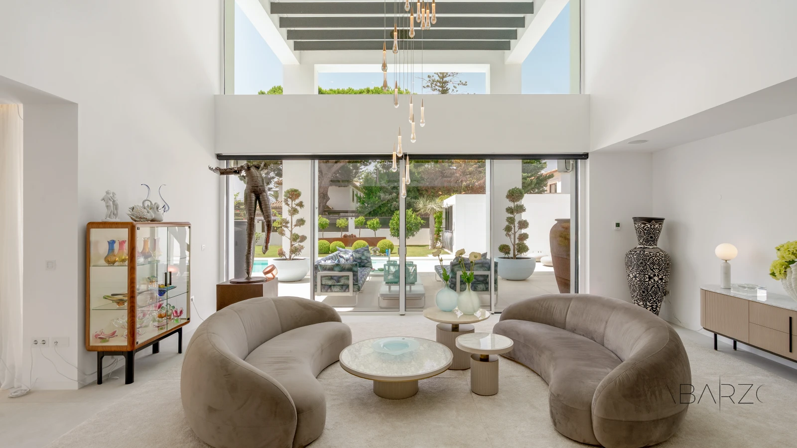 Magnificent Villa in Costa del Sol with Modern Design and Sea Proximity — interior, Cortijo Blanco, San Pedro de Alcántara (11 of 36)