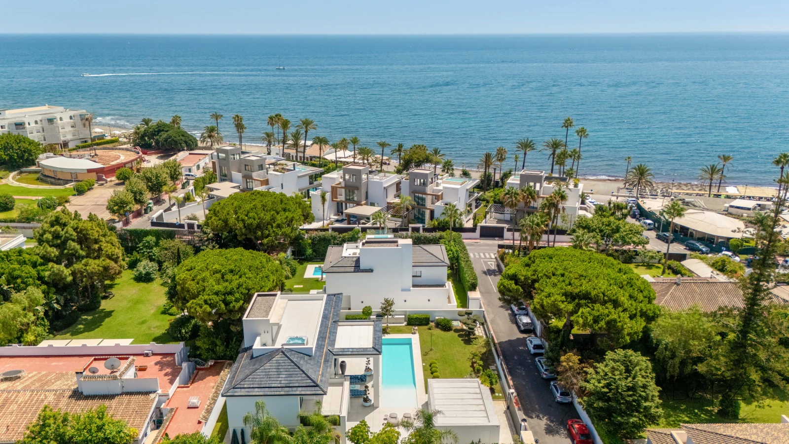 Magnificent Villa in Costa del Sol with Modern Design and Sea Proximity — interior, Cortijo Blanco, San Pedro de Alcántara (7 of 36)