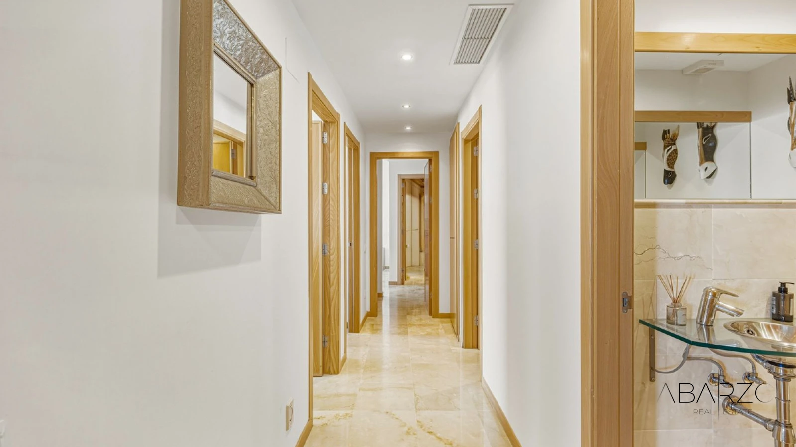 Ground floor apartment in Lomas de Los Monteros with terrace and pool access — interior, Marbella East, Marbella (5 of 19)