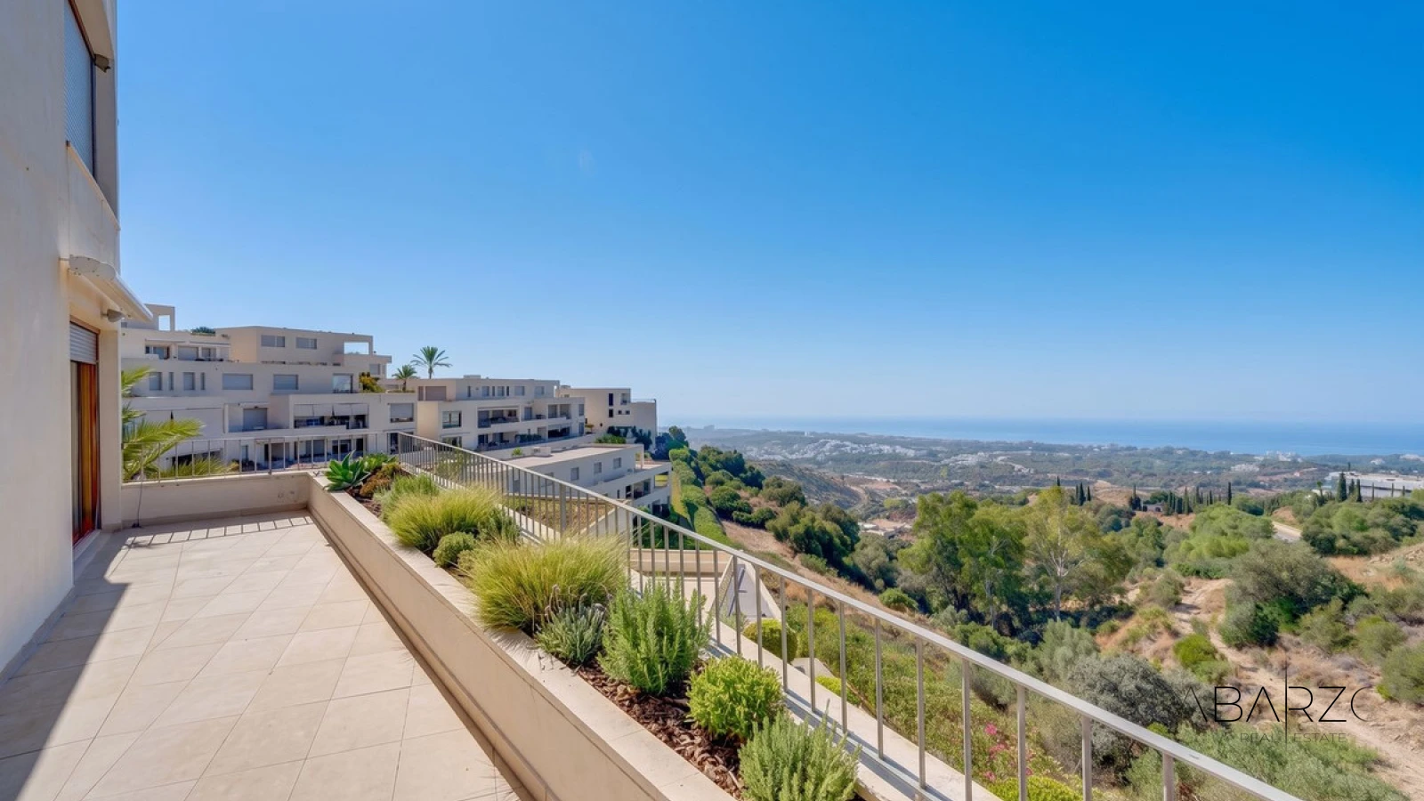 Ground floor apartment in Lomas de Los Monteros with terrace and pool access — luxury property for sale in Marbella East, Marbella