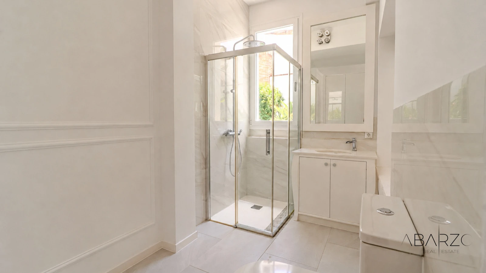 Beautiful 4-Bedroom Villa in Nueva Andalucía with Pool and Gardens — interior, Nueva Andalucía, Marbella (33 of 49)