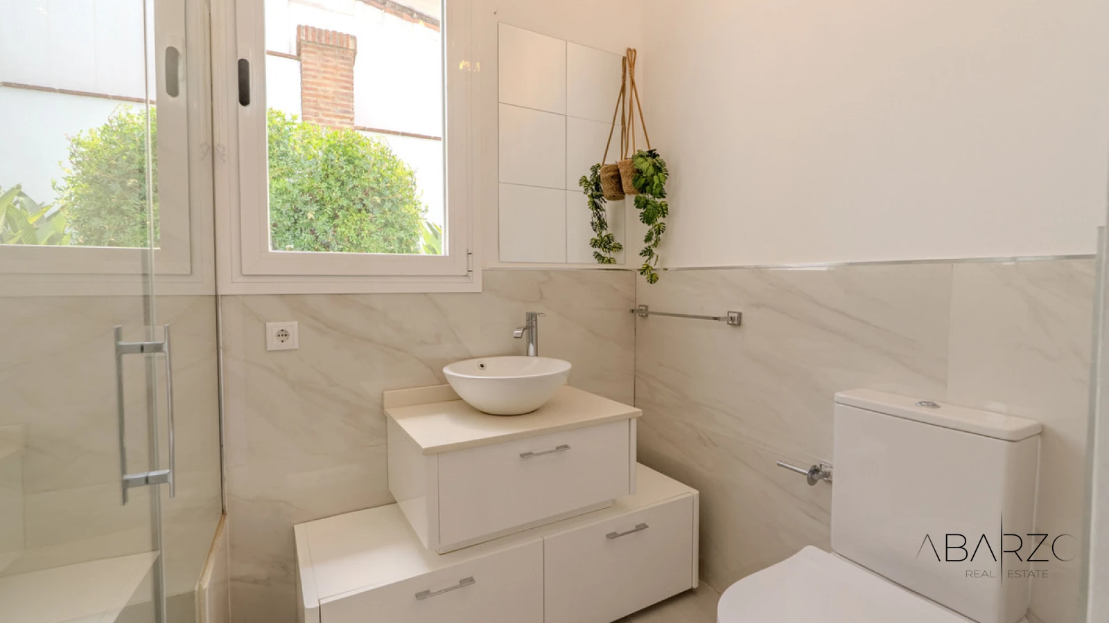 Beautiful 4-Bedroom Villa in Nueva Andalucía with Pool and Gardens — interior, Nueva Andalucía, Marbella (35 of 49)