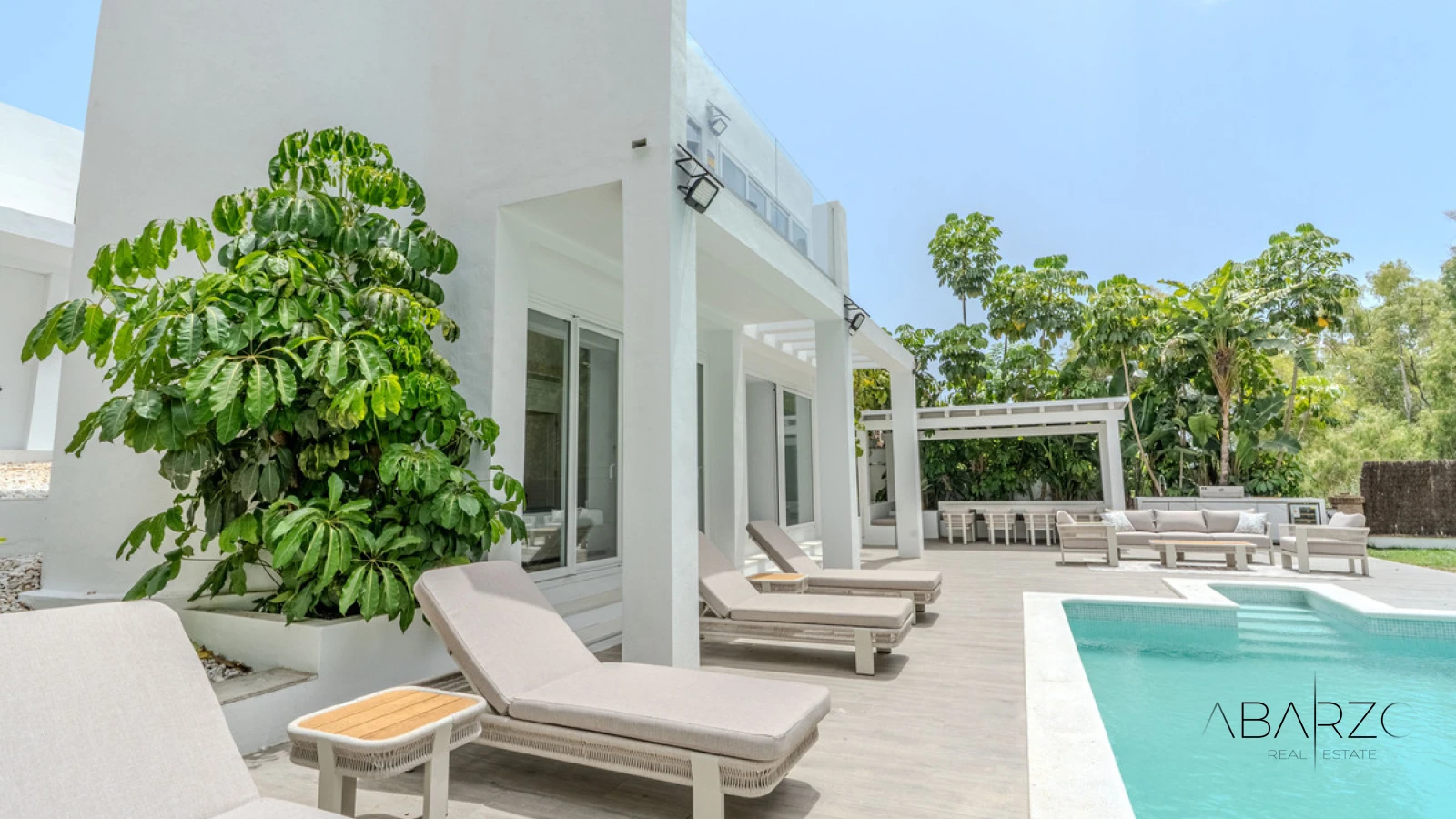 Beautiful 4-Bedroom Villa in Nueva Andalucía with Pool and Gardens — interior, Nueva Andalucía, Marbella (46 of 49)