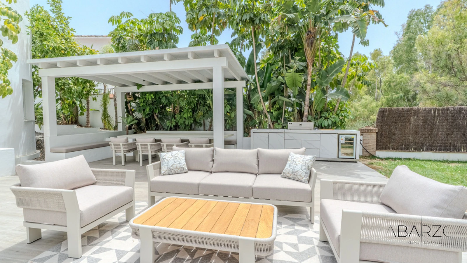 Beautiful 4-Bedroom Villa in Nueva Andalucía with Pool and Gardens — interior, Nueva Andalucía, Marbella (15 of 49)