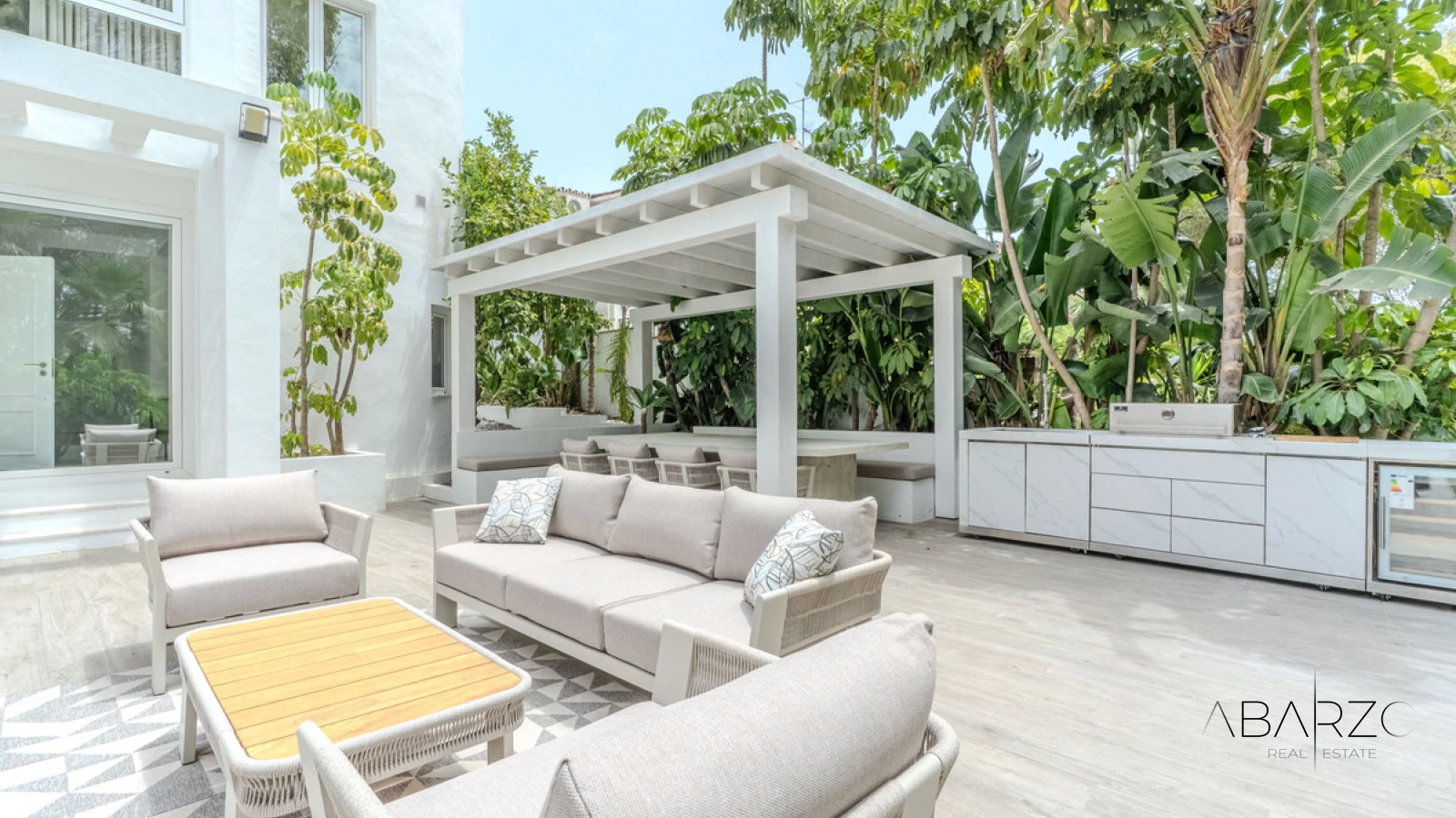 Beautiful 4-Bedroom Villa in Nueva Andalucía with Pool and Gardens — interior, Nueva Andalucía, Marbella (48 of 49)