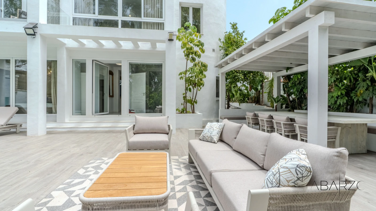 Beautiful 4-Bedroom Villa in Nueva Andalucía with Pool and Gardens — interior, Nueva Andalucía, Marbella (49 of 49)