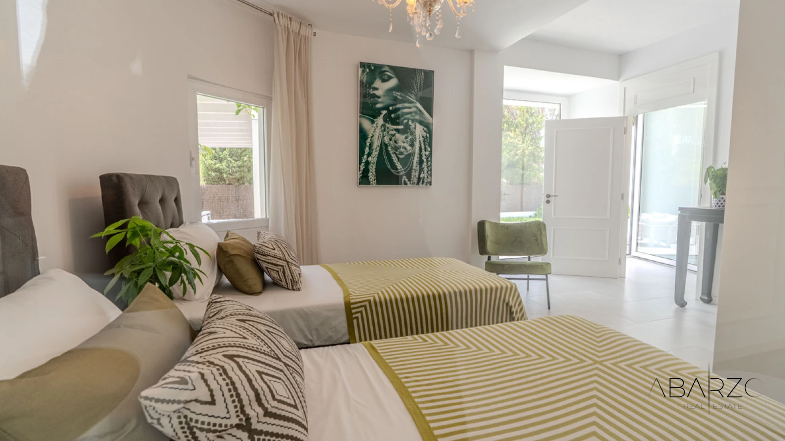 Beautiful 4-Bedroom Villa in Nueva Andalucía with Pool and Gardens — interior, Nueva Andalucía, Marbella (31 of 49)