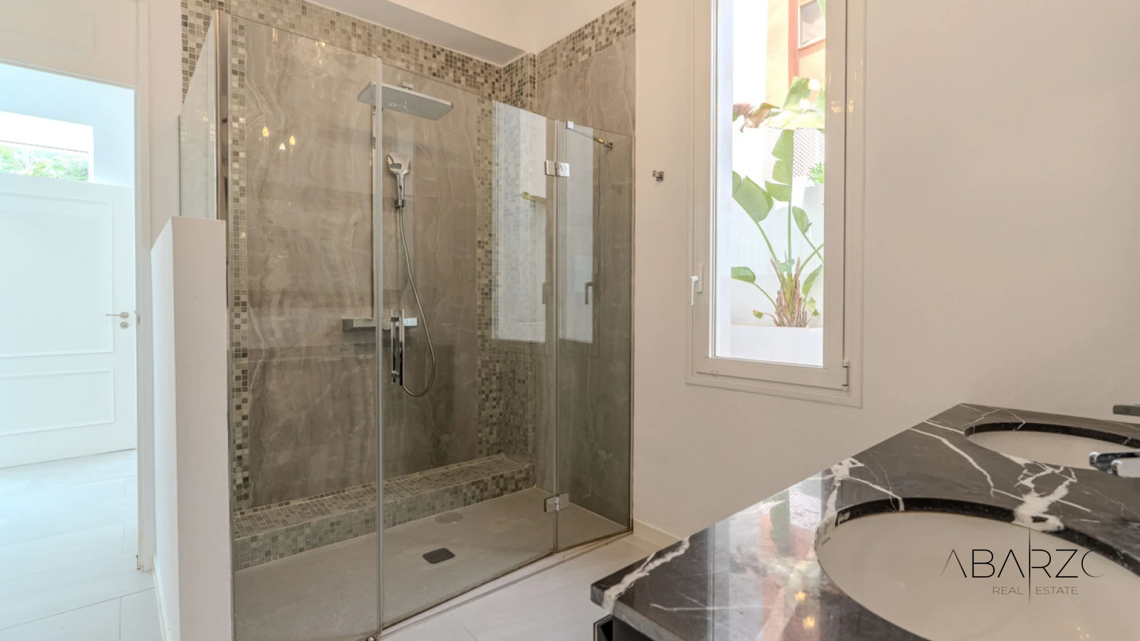 Beautiful 4-Bedroom Villa in Nueva Andalucía with Pool and Gardens — interior, Nueva Andalucía, Marbella (17 of 49)
