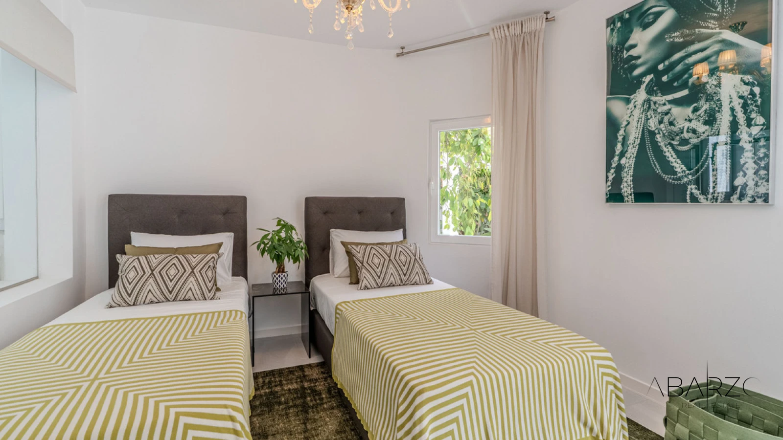 Beautiful 4-Bedroom Villa in Nueva Andalucía with Pool and Gardens — interior, Nueva Andalucía, Marbella (32 of 49)