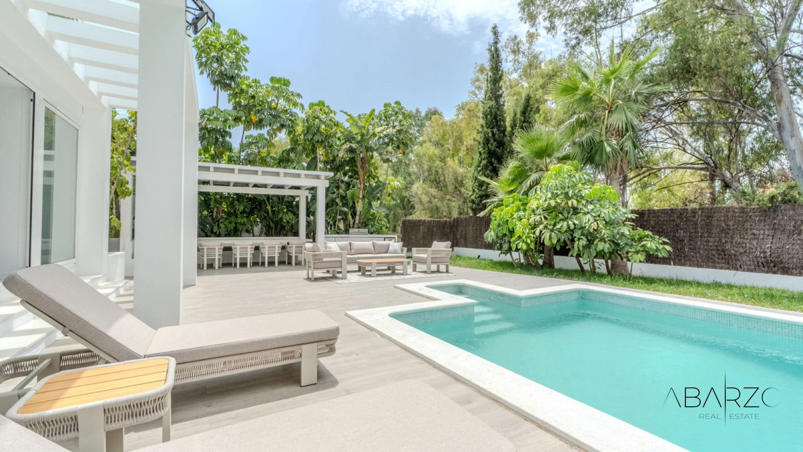 Beautiful 4-Bedroom Villa in Nueva Andalucía with Pool and Gardens — interior, Nueva Andalucía, Marbella (47 of 49)