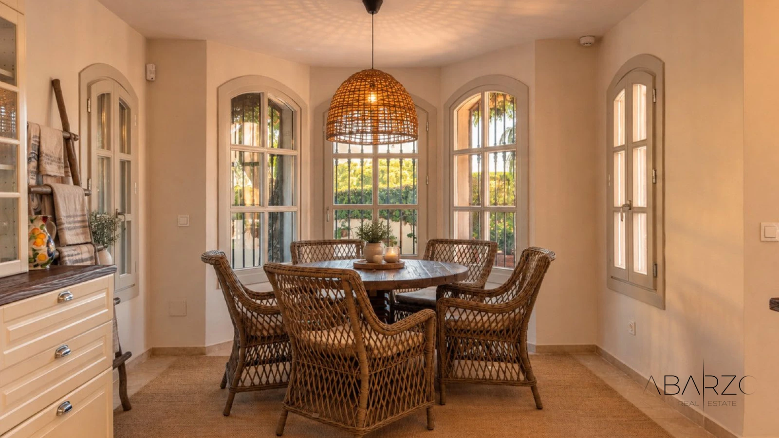 Villa renovada en un barrio seguro de Marbella cerca de la playa y el casco antiguo — interior, Marbella Centro, Marbella (7 of 28)