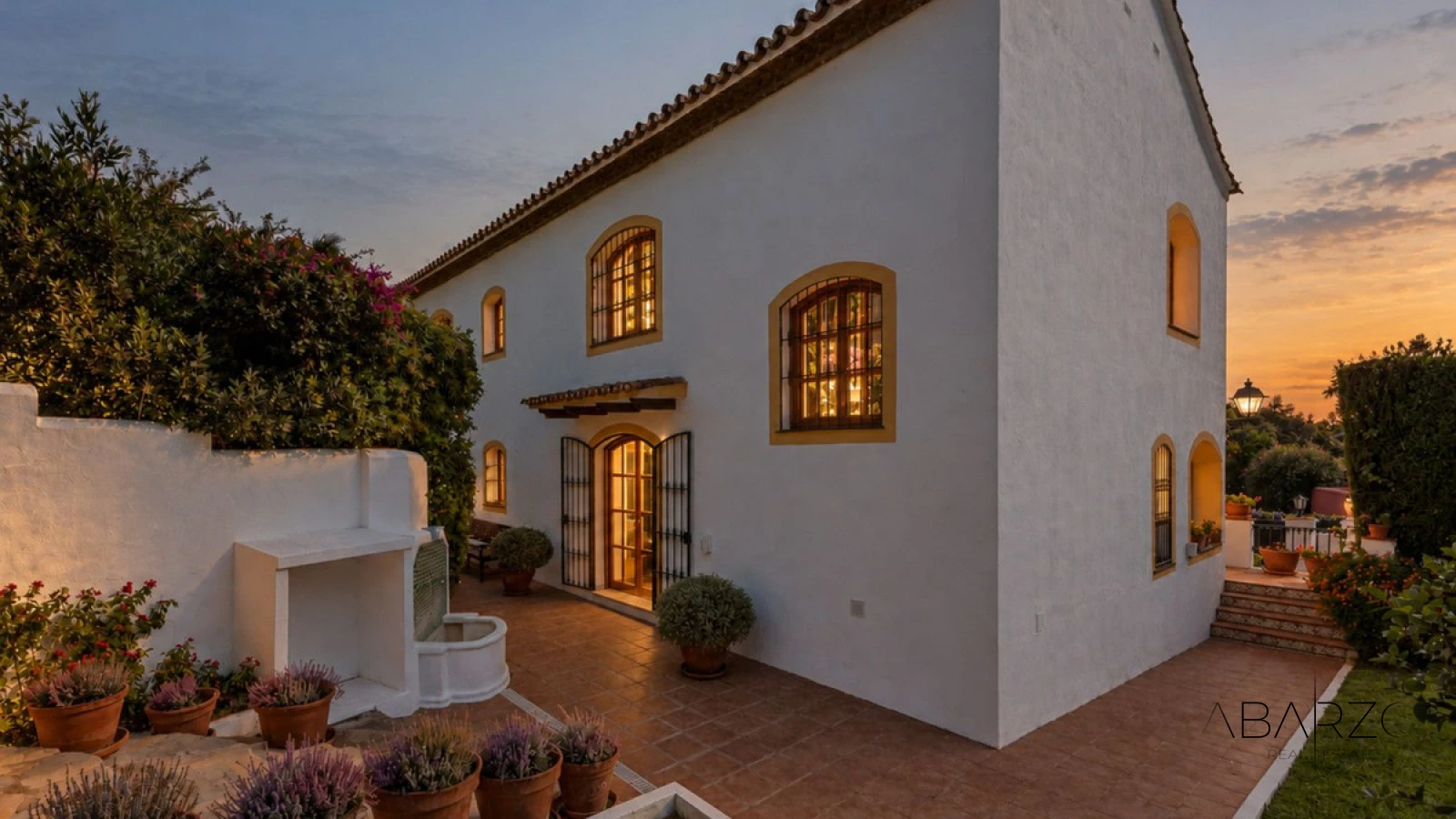 Villa renovada en un barrio seguro de Marbella cerca de la playa y el casco antiguo — interior, Marbella Centro, Marbella (2 of 28)