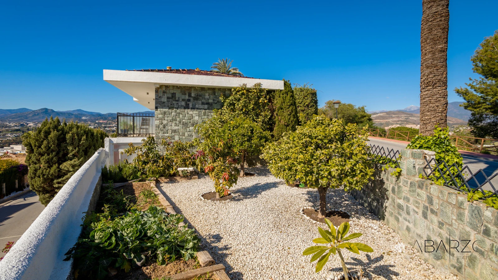 Villa with panoramic sea views in Nueva Andalucia near amenities — interior, Nueva Andalucía, Marbella (25 of 37)
