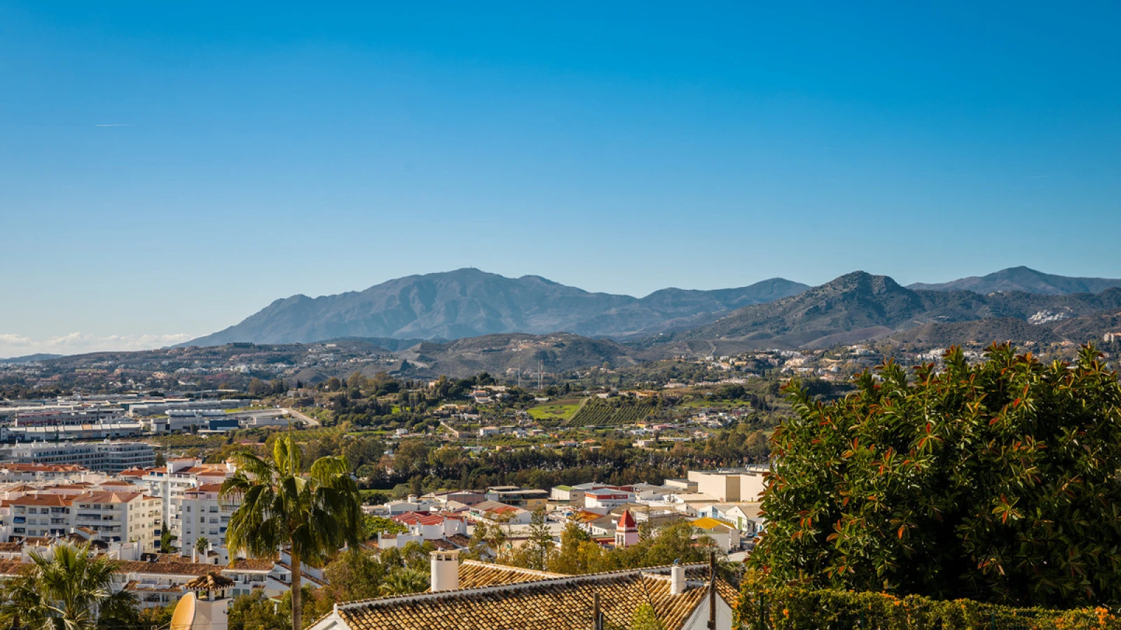 Villa with panoramic sea views in Nueva Andalucia near amenities — interior, Nueva Andalucía, Marbella (32 of 37)