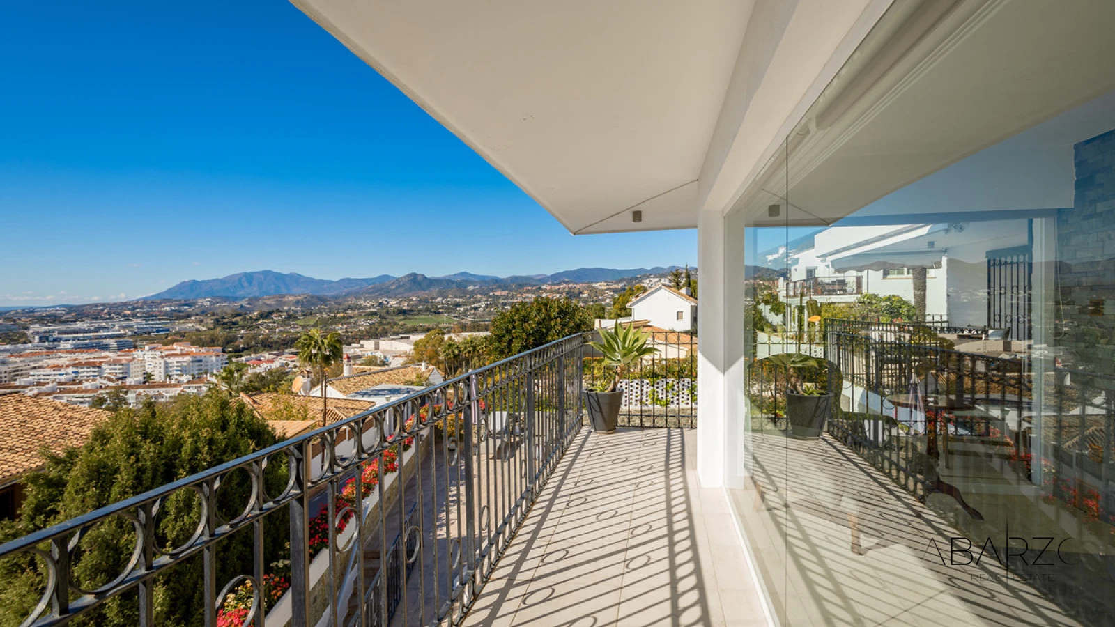Villa with panoramic sea views in Nueva Andalucia near amenities — interior, Nueva Andalucía, Marbella (2 of 37)