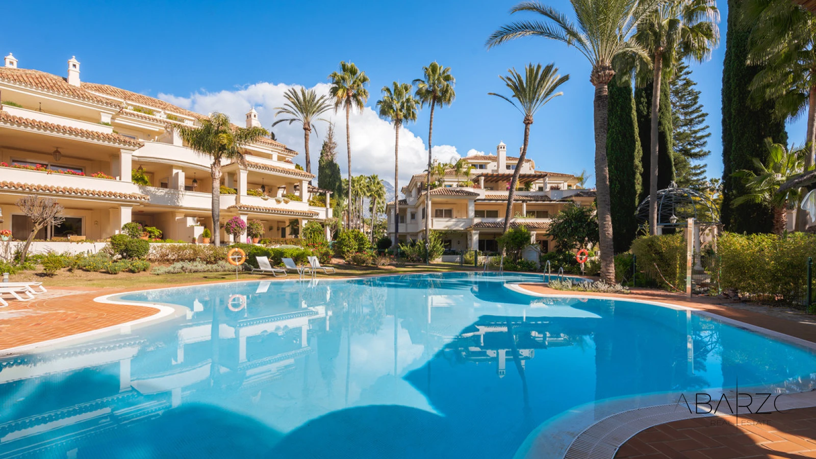 Exceptional Southwest-Facing Duplex Penthouse in Nueva Andalucía with Panoramic Garden Views — interior, Nueva Andalucía, Marbella (23 of 45)