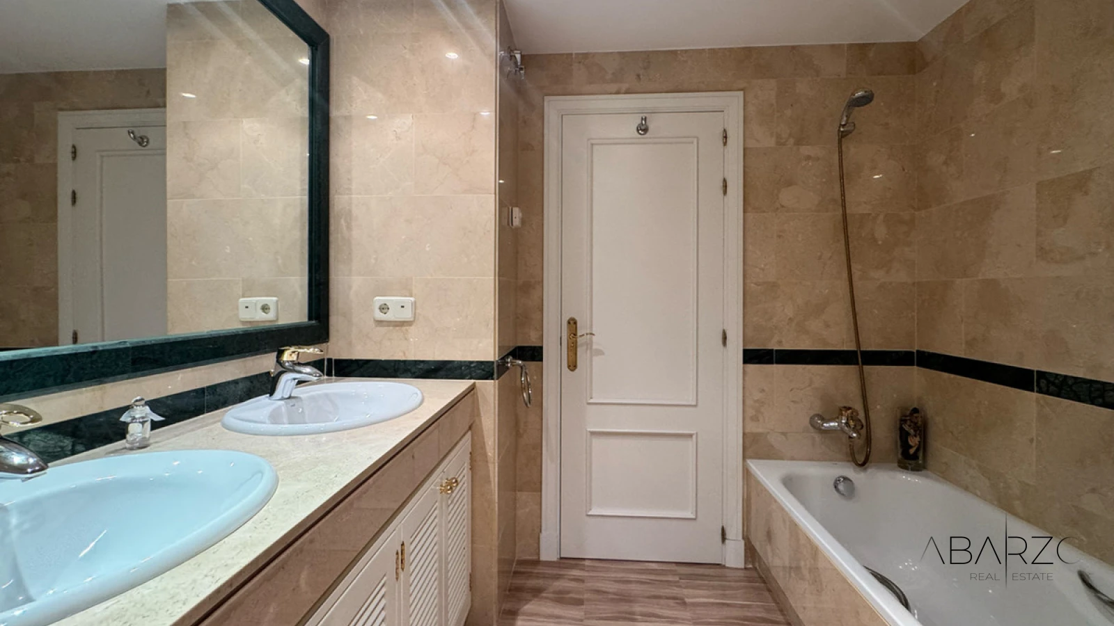 Apartment for Sale in Hacienda Elviria Marbella with Sea View and Private Garage — interior, Marbella East, Marbella (18 of 20)