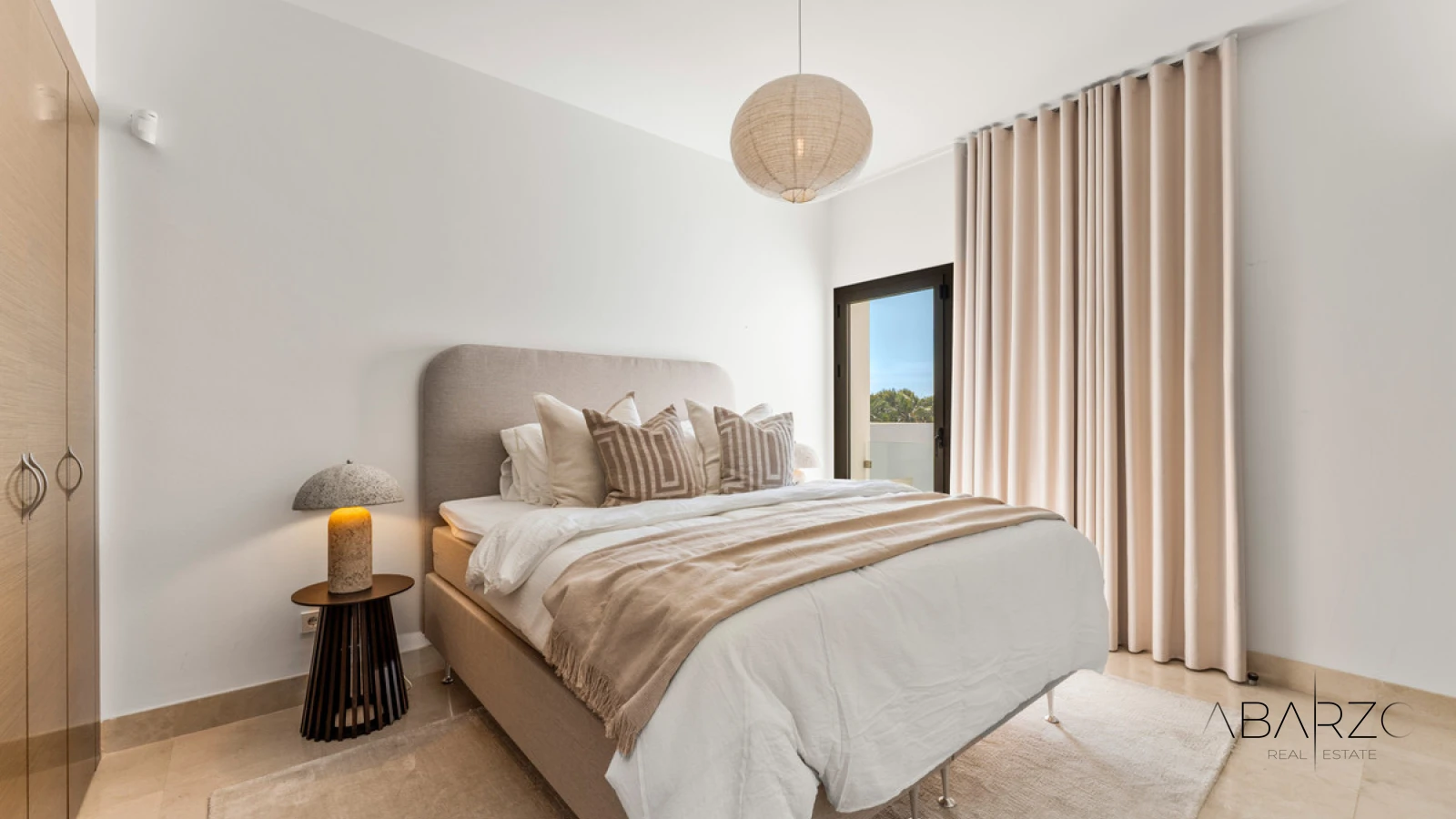 Contemporary villa for sale in Benahavís with panoramic golf and sea views — interior, La Reserva de Alcuzcuz, Benahavís (24 of 49)