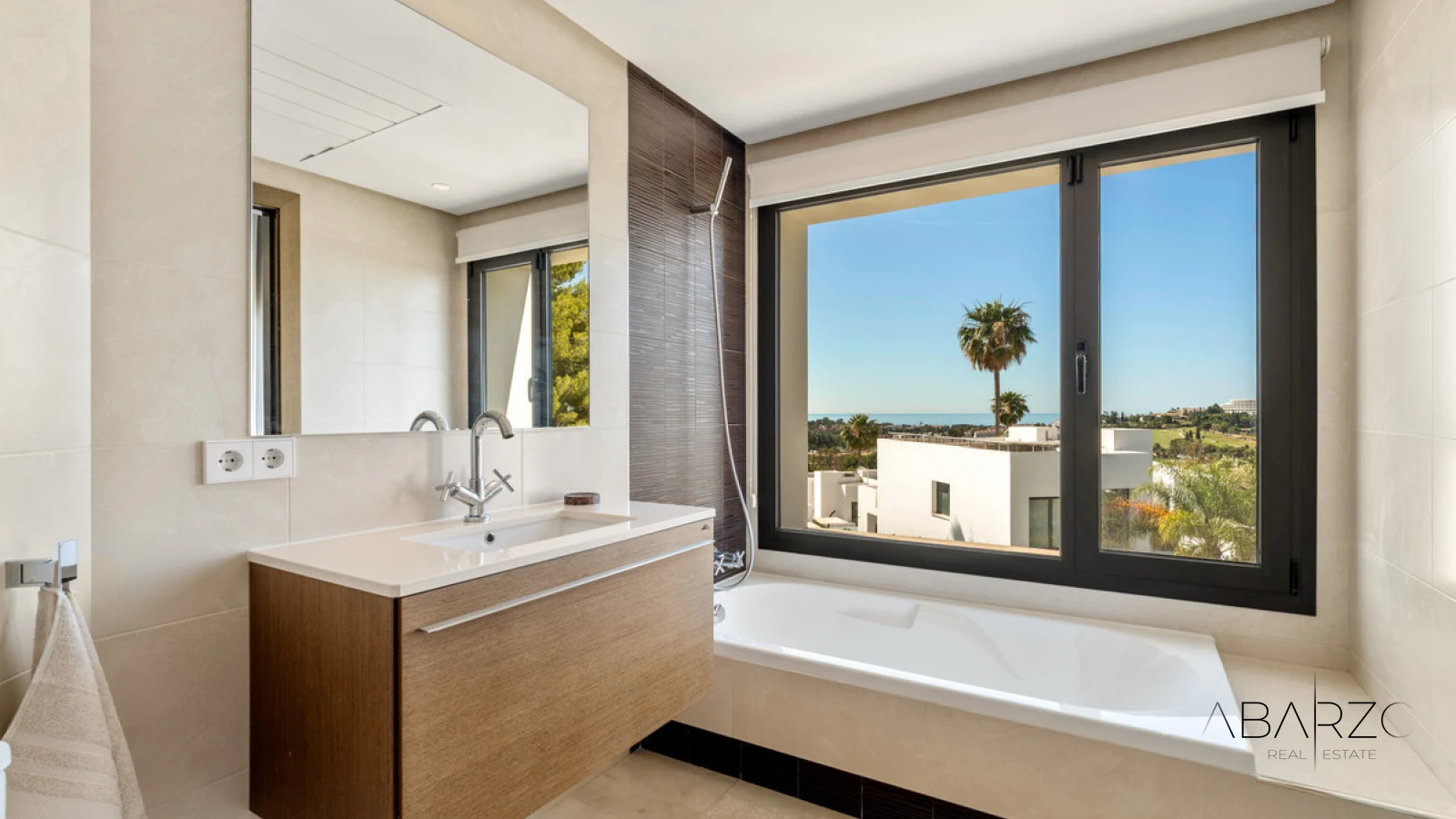 Contemporary villa for sale in Benahavís with panoramic golf and sea views — interior, La Reserva de Alcuzcuz, Benahavís (21 of 49)