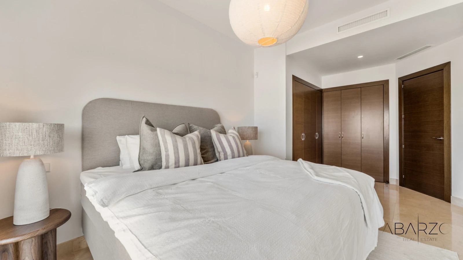Contemporary villa for sale in Benahavís with panoramic golf and sea views — interior, La Reserva de Alcuzcuz, Benahavís (23 of 49)