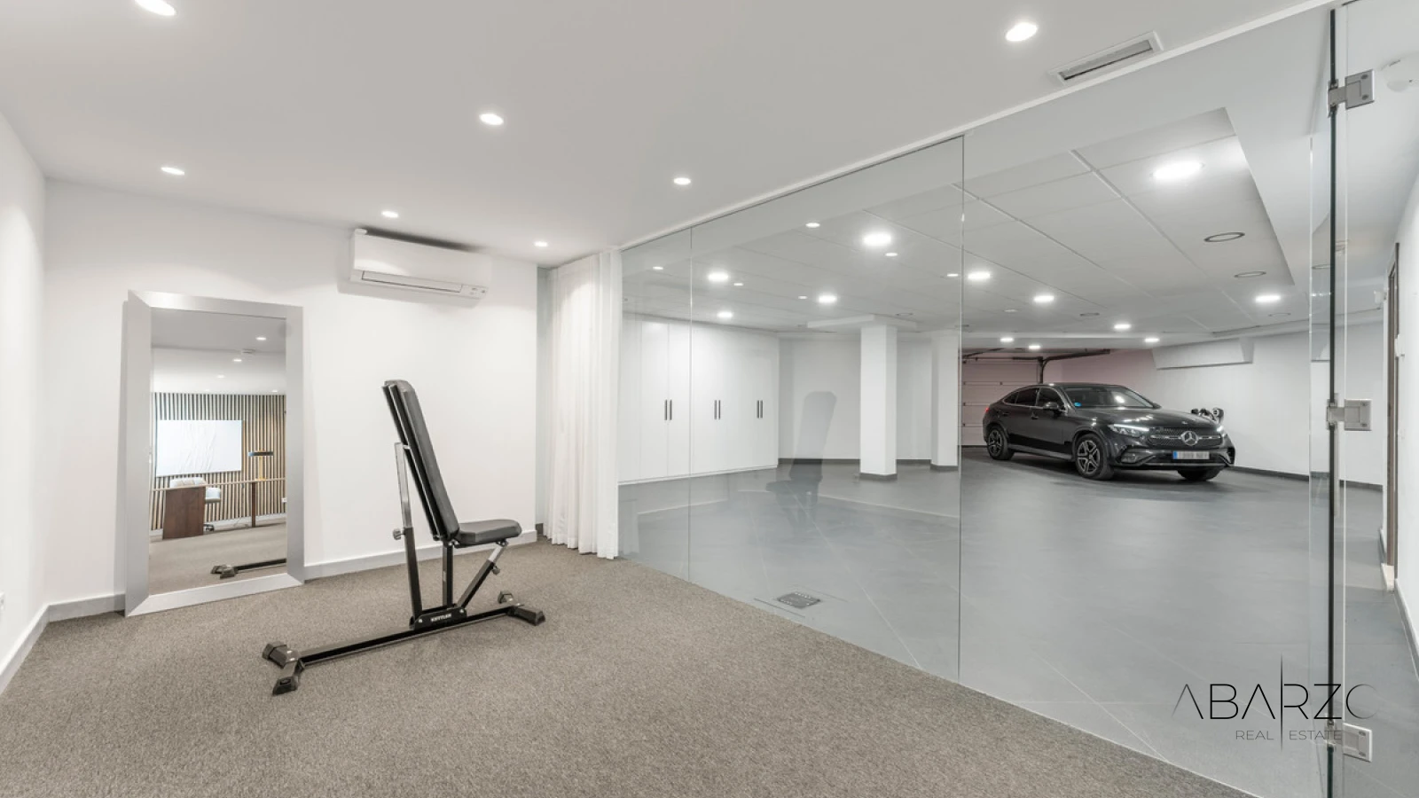 Contemporary villa for sale in Benahavís with panoramic golf and sea views — interior, La Reserva de Alcuzcuz, Benahavís (38 of 49)
