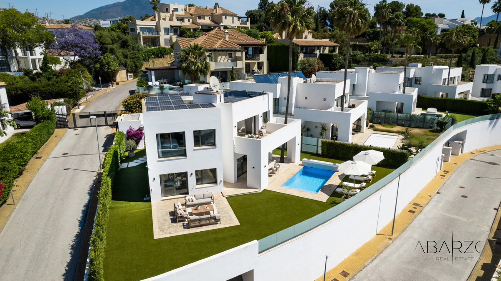 Contemporary villa for sale in Benahavís with panoramic golf and sea views — interior, La Reserva de Alcuzcuz, Benahavís (43 of 49)